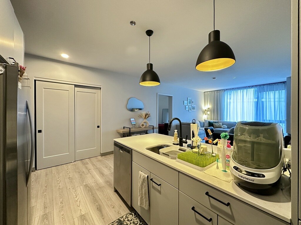 Building Photo - 2155 N Elston Ave