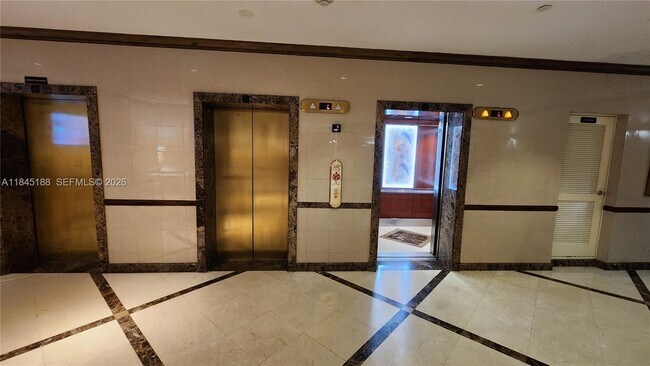 Building Photo - 18151 NE 31st Ct