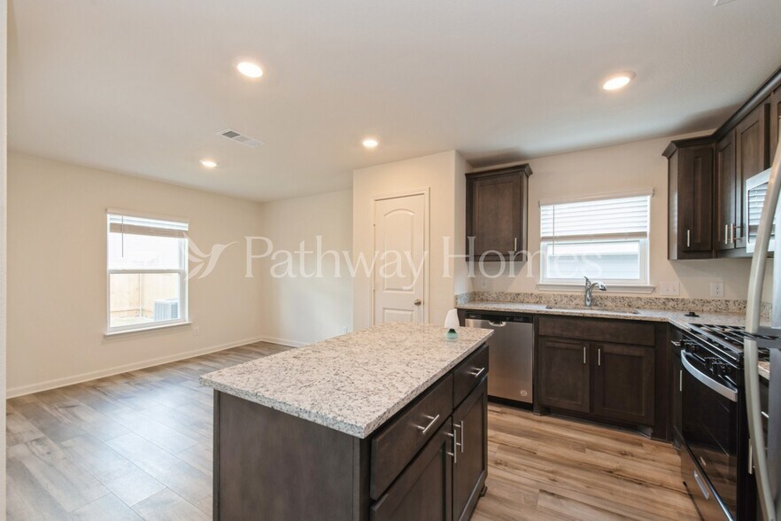 Building Photo - 905 Resting Elk St