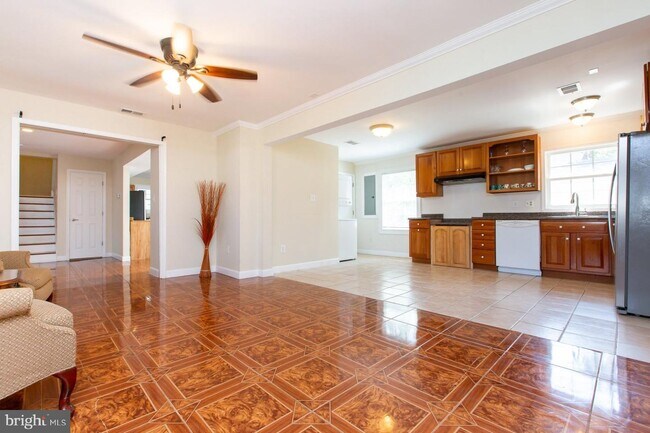 Building Photo - 303 Lincoln Ave