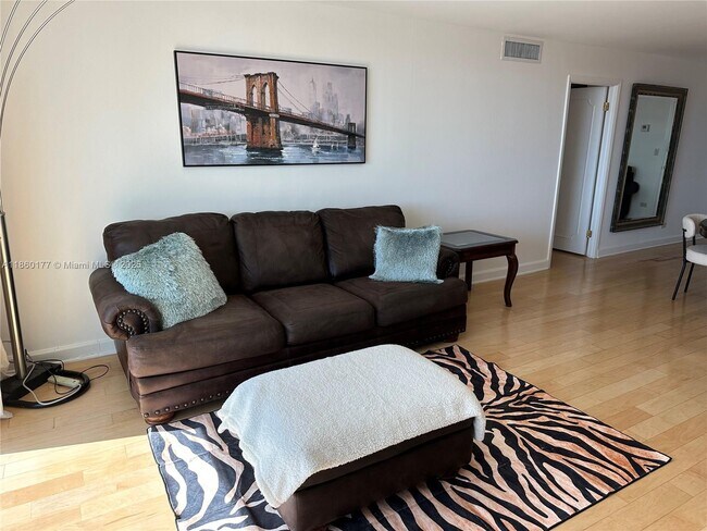 Building Photo - 6039 Collins Ave