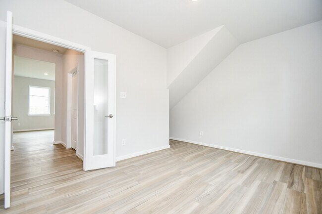 Building Photo - 21835 Erskine Peaks Pl
