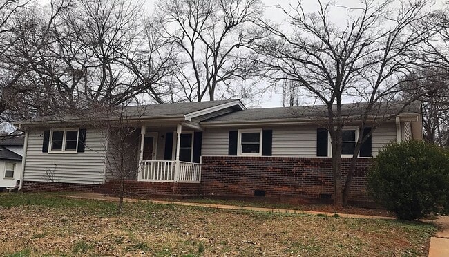 Building Photo - Simpsonville  3 Bedroom, 1.5 Bath Home Nea...