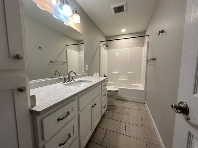 Building Photo - 921 Quail Point Ct