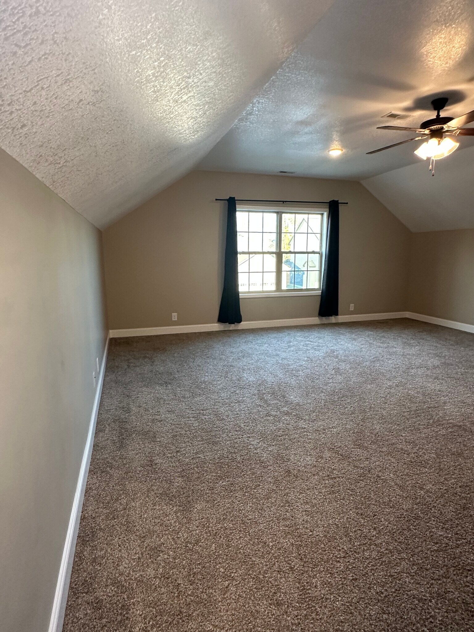 Building Photo - 1124 Eagles View Dr