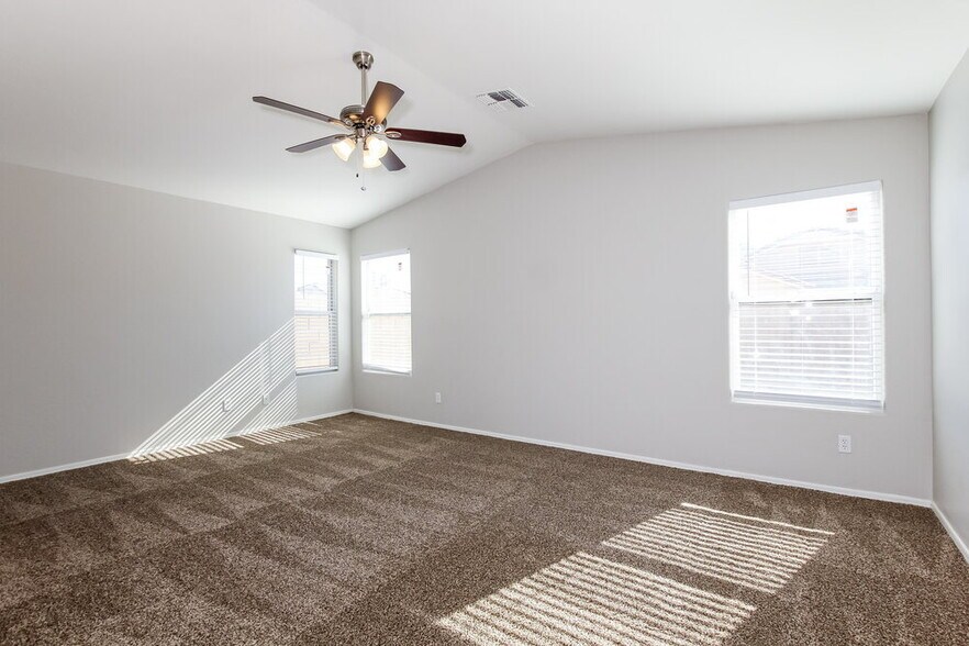 Building Photo - 15189 W Woodlands Ave