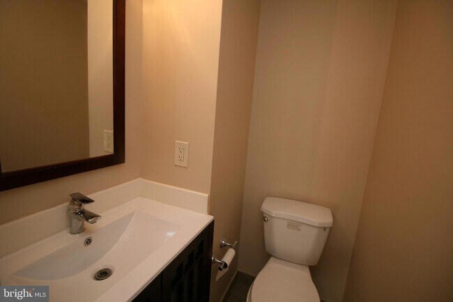 Building Photo - 512 Suffield Dr