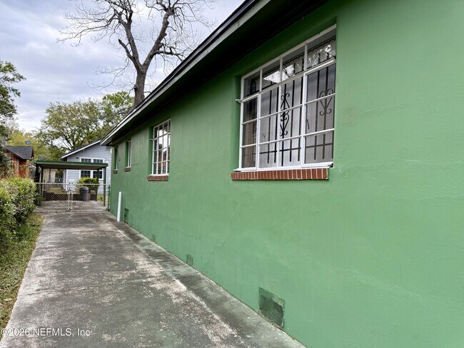 Building Photo - 1071 Reiman St
