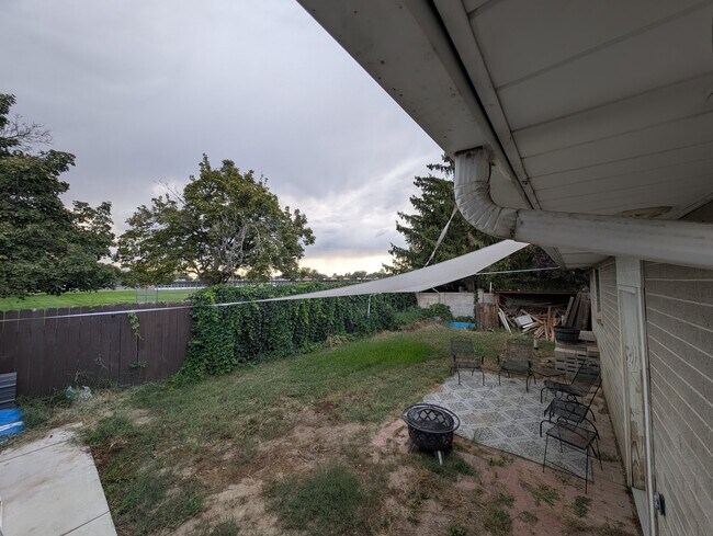 Building Photo - 6358 Mt Vernon Dr