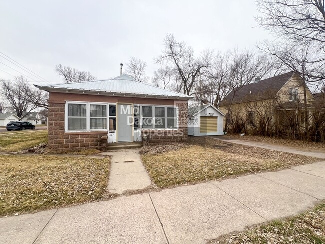 Building Photo - 623 E Hanson Ave