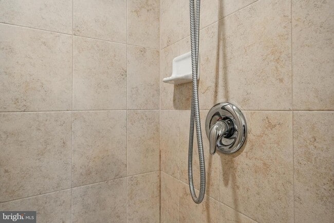 Building Photo - 33 Addison Ln