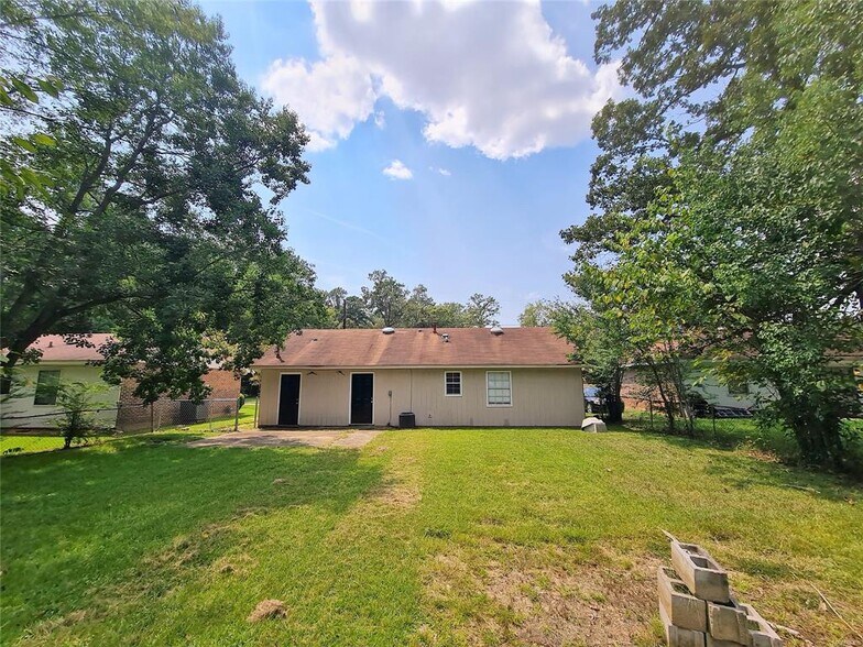 Building Photo - 3024 Cross Creek Dr