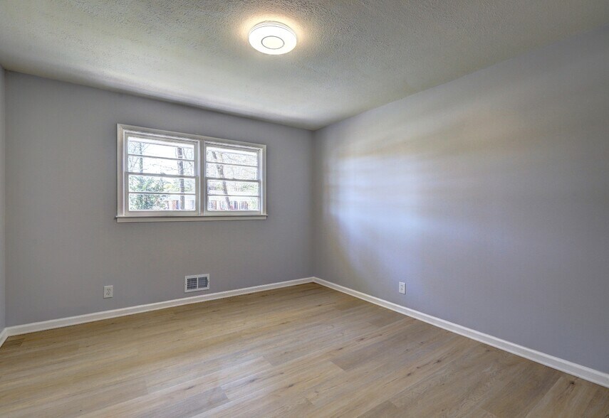 Building Photo - 469 Dogwood Dr
