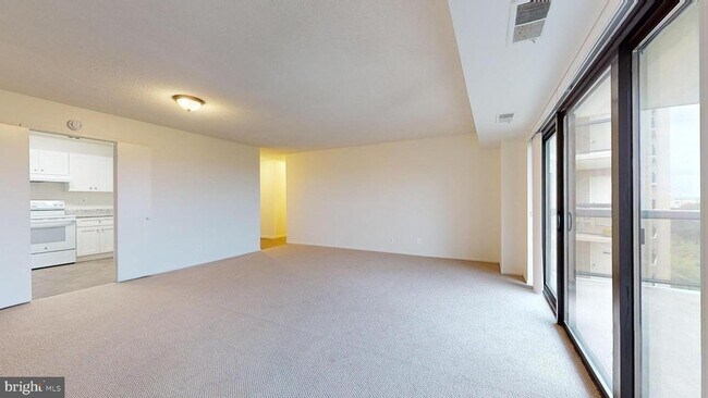 Building Photo - 307 Yoakum Pkwy