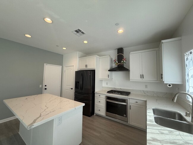 Building Photo - New Victorville 5 Bedroom + 3 Bathroom!