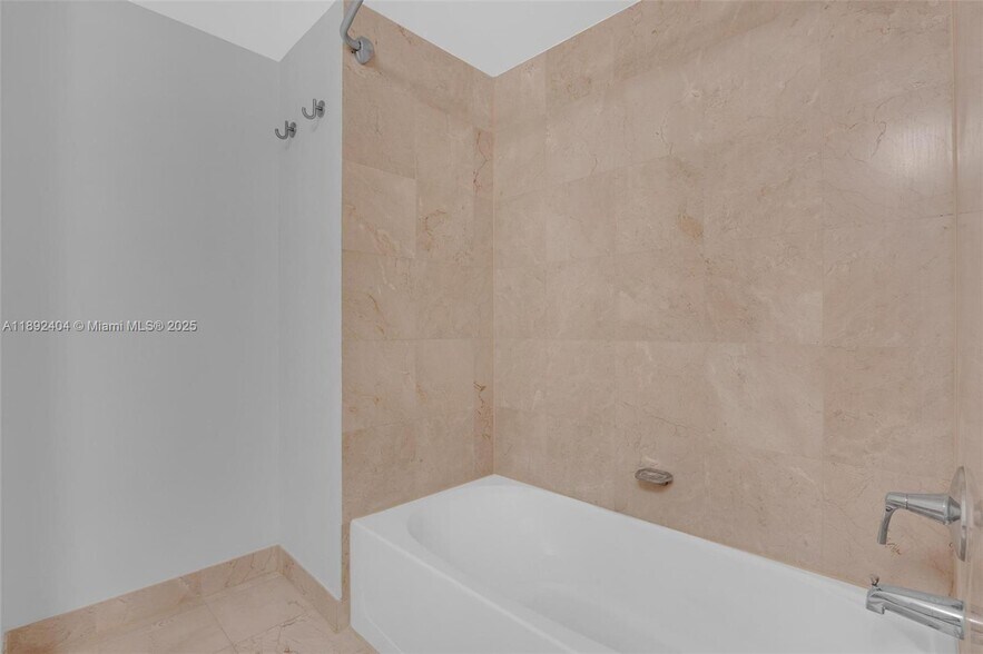 Building Photo - 2101 Brickell Ave