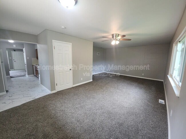 Building Photo - 8339 Buddie Dr