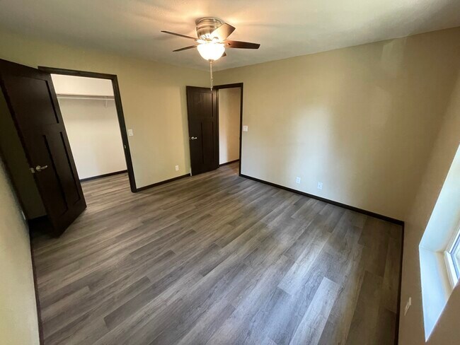 Master Bedroom w/ Walk-In Closet - 2213 Melanie Ln