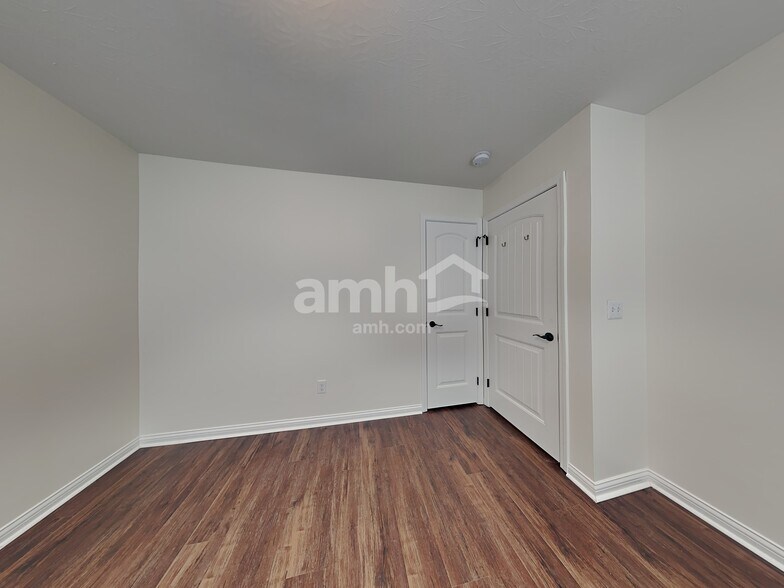 Building Photo - 1264 Woodford Ct