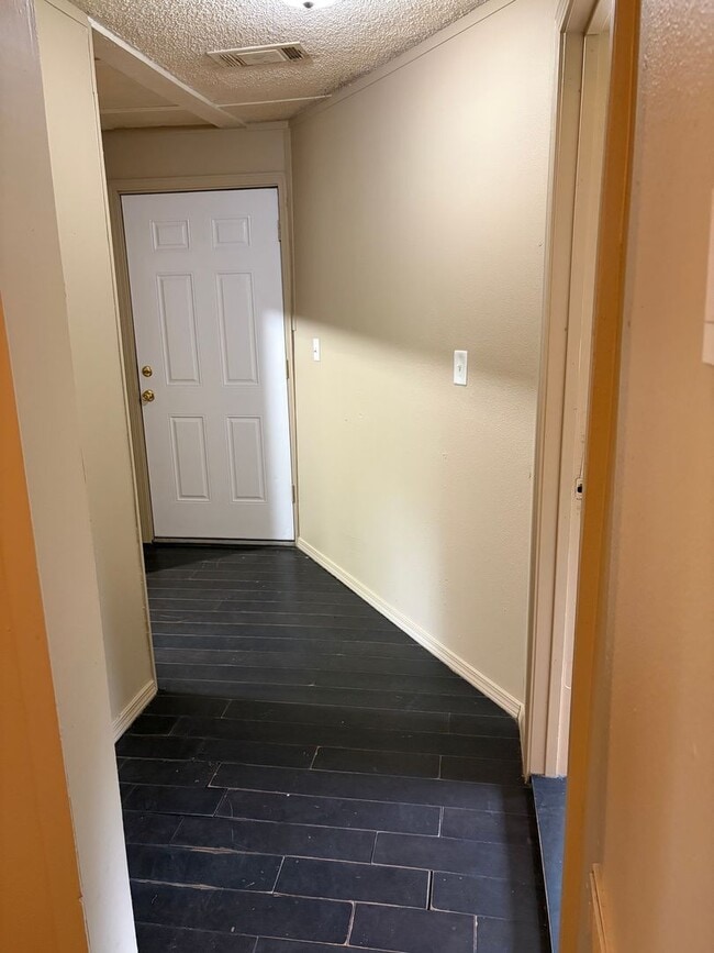 Building Photo - Charming 4-bedroom, 1-bath home located in the heart of Van Buren featuring a spacious layout, ha...