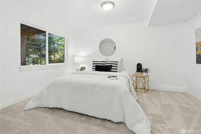 Building Photo - Spacious Richmond Highlands Retreat with Modern Updates & Flexible Living