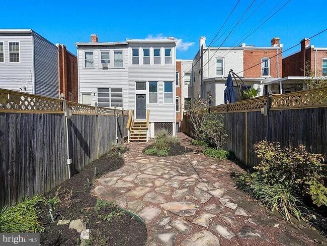 Building Photo - 426 Shepherd St NW