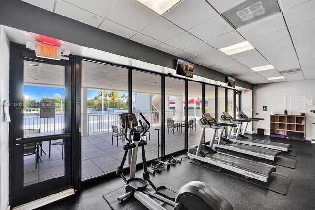 Building Photo - 3625 N Country Club Dr