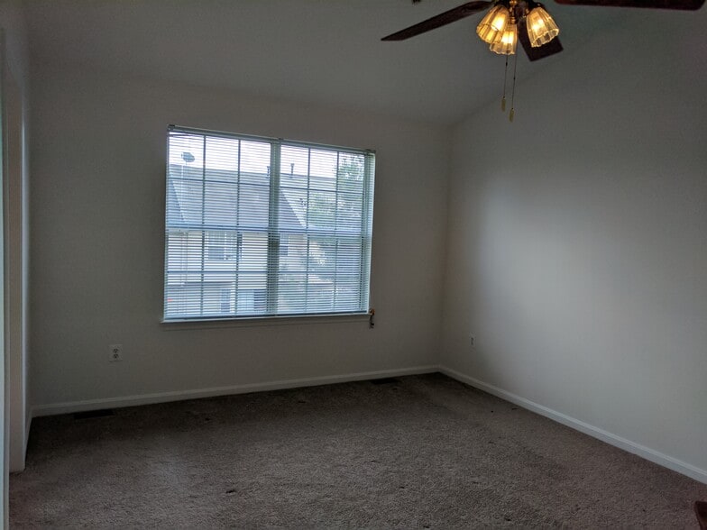 Master bedroom - 6250 Deep River Canyon