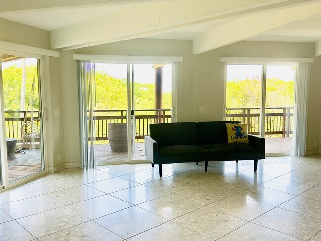 Building Photo - 904 Kupulau Dr