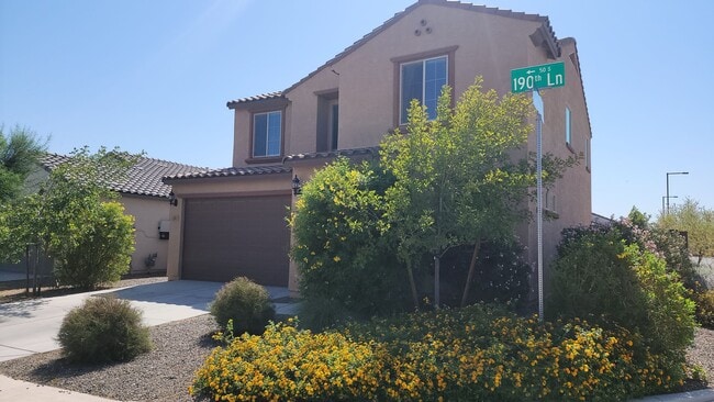 Building Photo - Closer to Goodyear than Buckeye! Gorgeous house!