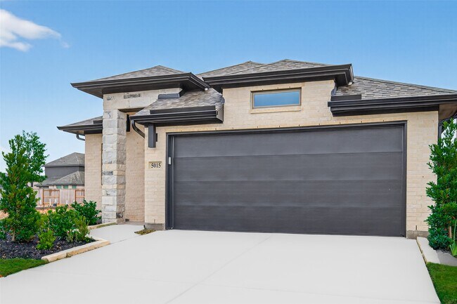 Building Photo - 5015 Bowen Pr Dr