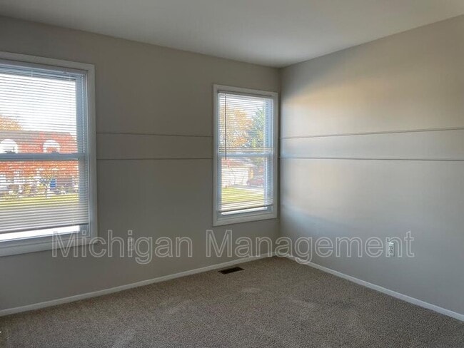 Building Photo - 44947 Forest Trail Dr