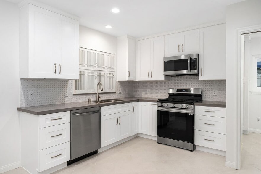 Building Photo - 6204 S Corning Ave