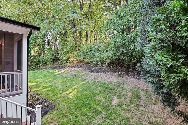 Building Photo - 9615 Locust Hill Dr