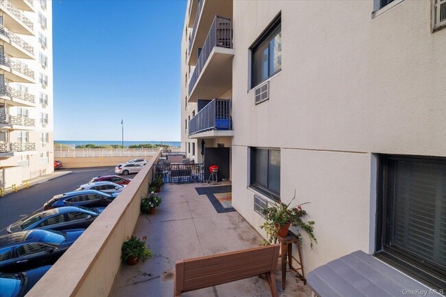 Building Photo - 420 Shore Rd