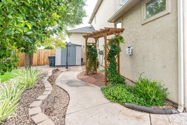 Building Photo - 2070 Pannier Ct
