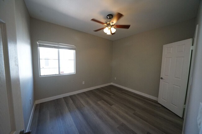 Building Photo - SHOWINGS AVAILABLE NOW