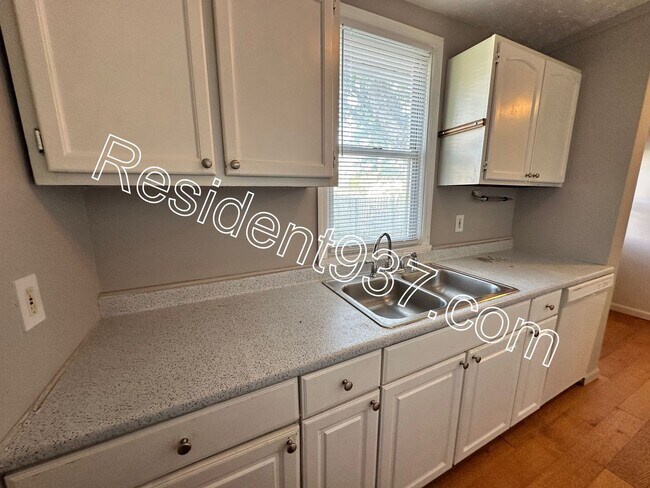 Building Photo - 2 Bed 2 Bath home
