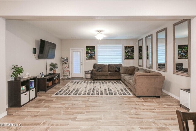Building Photo - 10716 Drew Pearson Dr