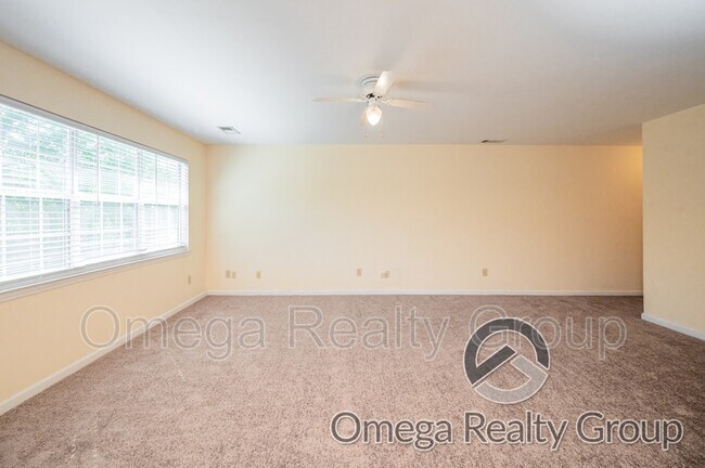 Building Photo - 484 Grey Hill Rd