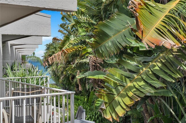 Building Photo - 6011 N Bayshore Dr