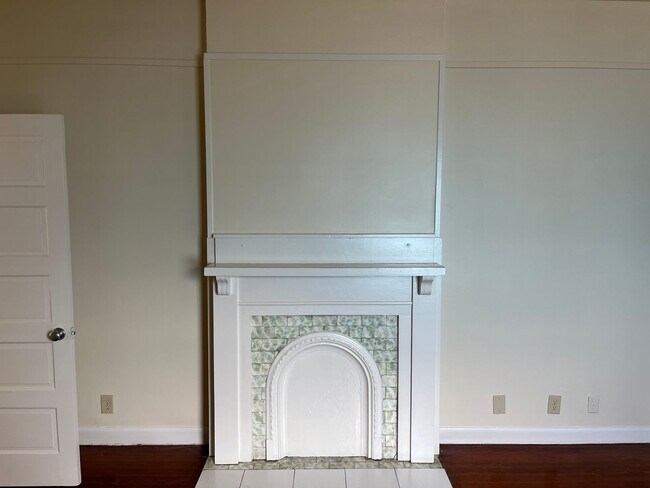 Building Photo - 815.5 Roosevelt Pl