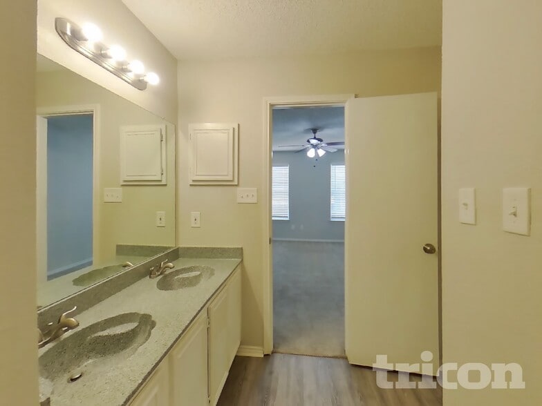 Building Photo - 720 Charles City Dr