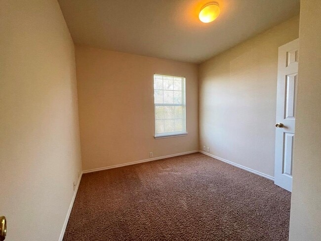 Building Photo - 251 Utterback