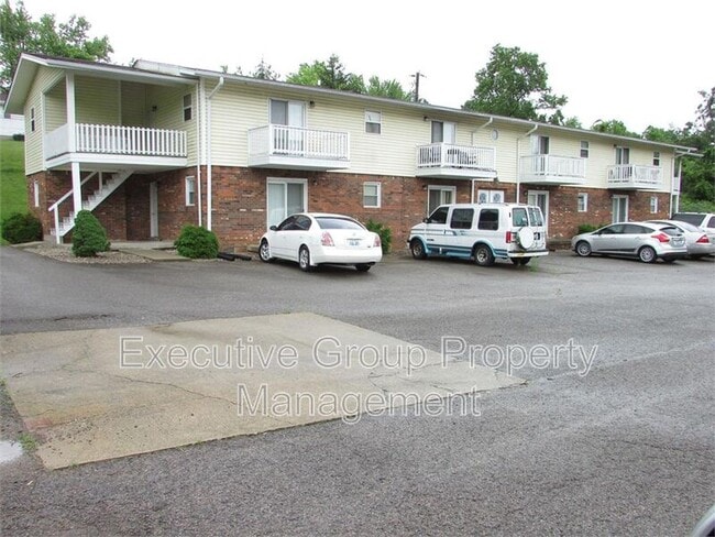 Building Photo - 1190-5 Lois Lane