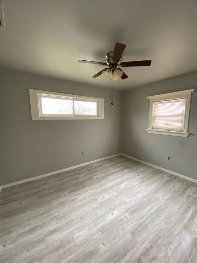 Building Photo - 3 Bed 1 Bath Now Available in east Lubbock
