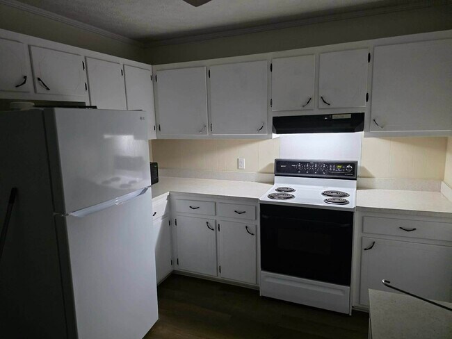 Kitchen - 123 Keystone Plz