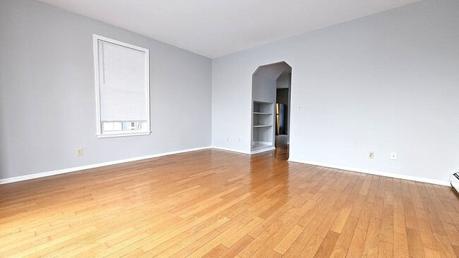 Building Photo - 158 Main St