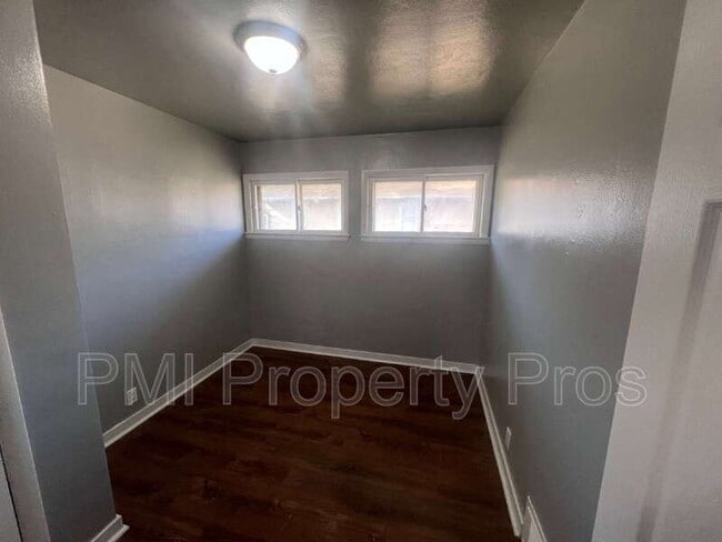 Building Photo - 5650 N 61st St