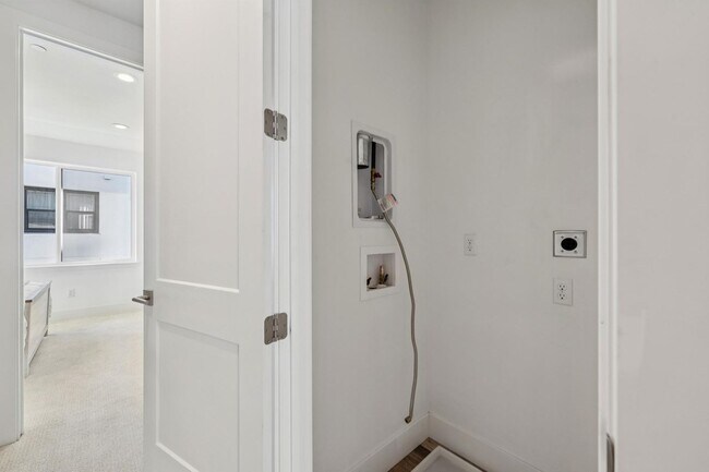 Building Photo - 3479 Client Cmn